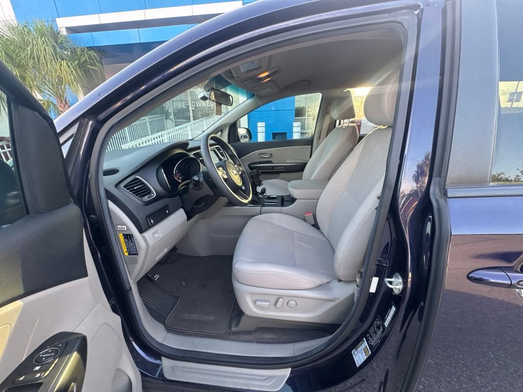 Used 2019 Kia Sedona LX FWD image 16