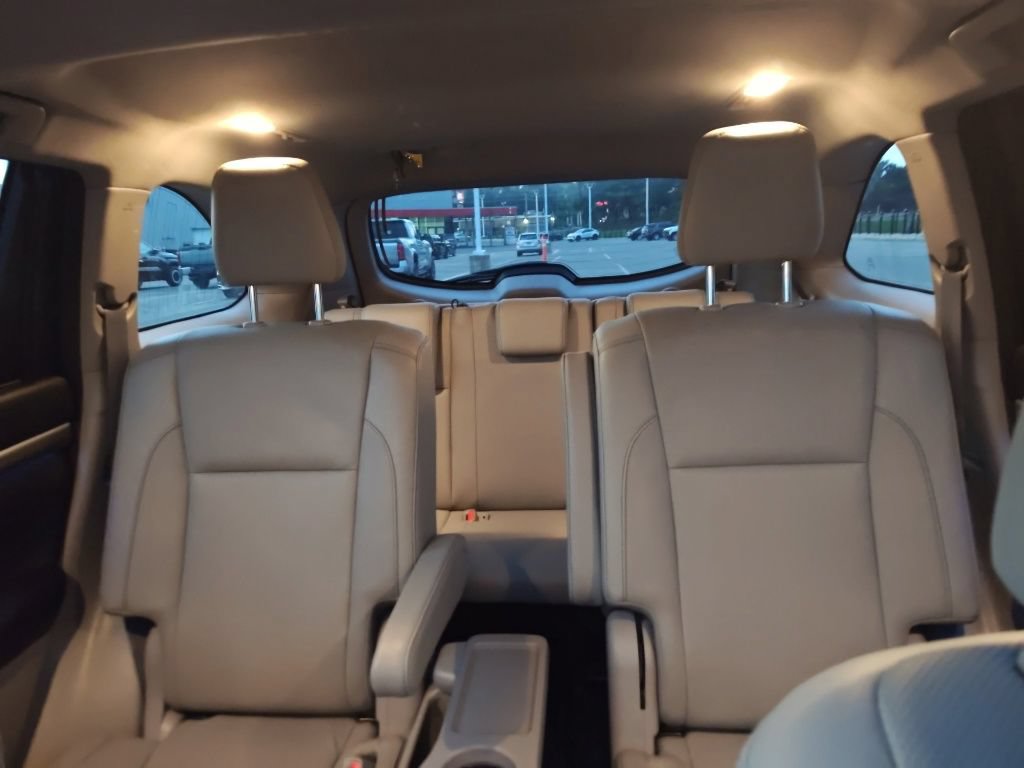 Used 2018 Toyota Highlander Limited AWD/4WD image 11