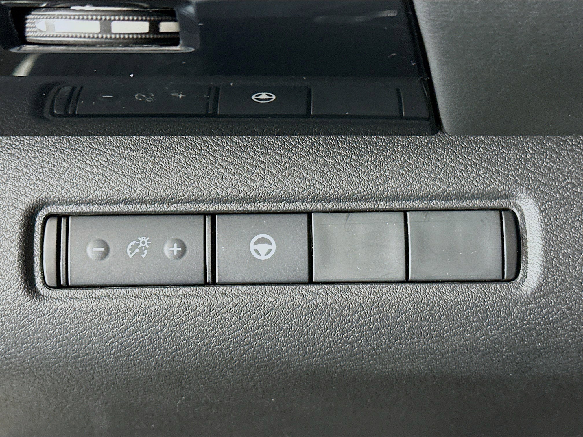 Used 2024 Nissan Pathfinder SV image 17