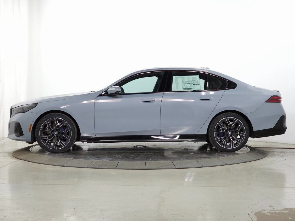 New 2026 BMW 530i xDrive w/ M Sport Package AWD/4WD image 4