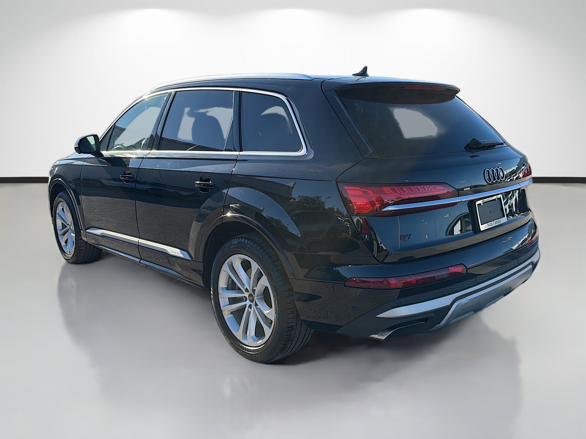 Certified 2025 Audi Q7 3.0T Premium Plus image 5