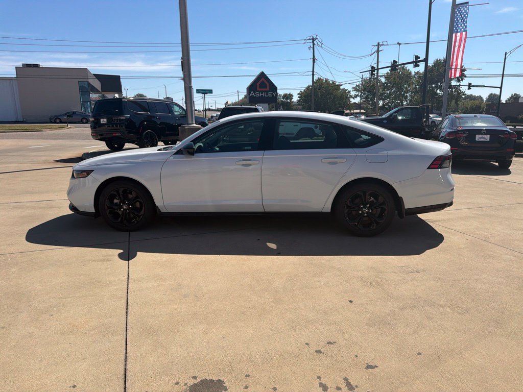 Used 2025 Honda Accord SE image 9