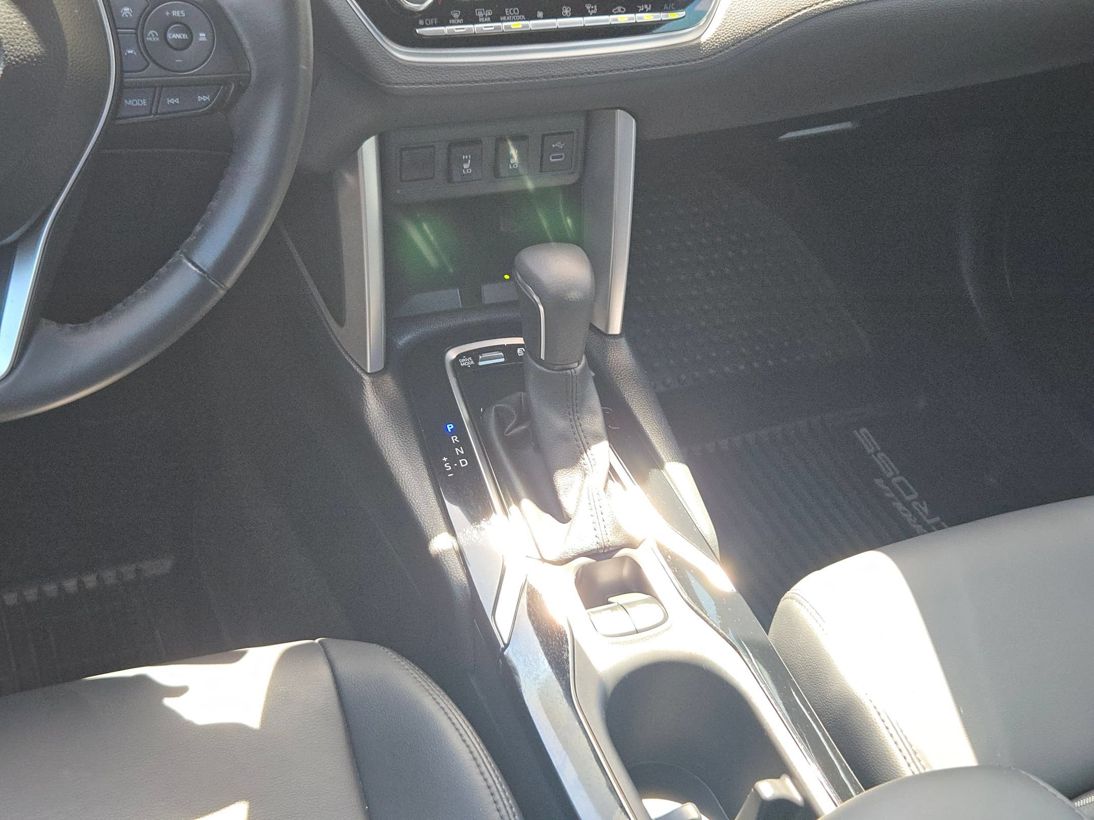 Used 2024 Toyota Corolla Cross AWD Hybrid w/ Convenience Package image 18