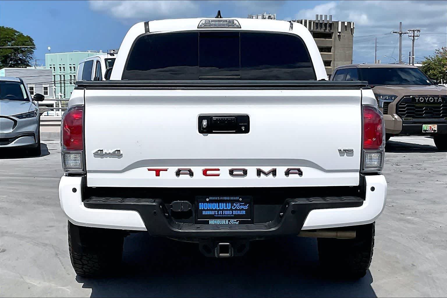 Used 2017 Toyota Tacoma Limited w/ Tow Package AWD/4WD image 5