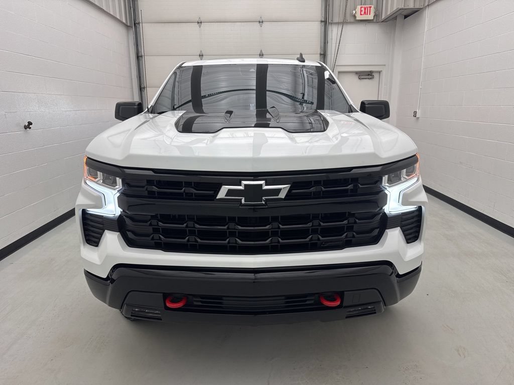 Used 2024 Chevrolet Silverado 1500 LT Trail Boss w/ Convenience Package II AWD/4WD image 2