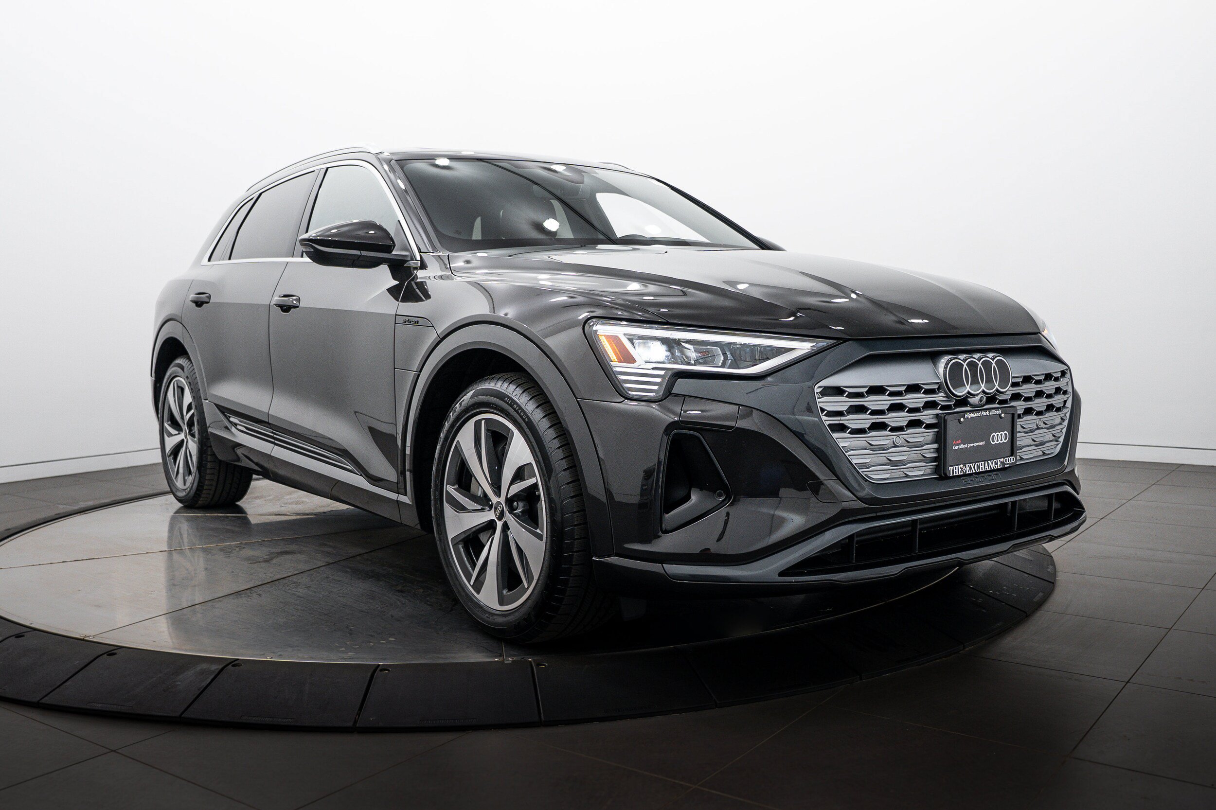 Certified 2024 Audi Q8 e-tron Premium AWD/4WD image 2