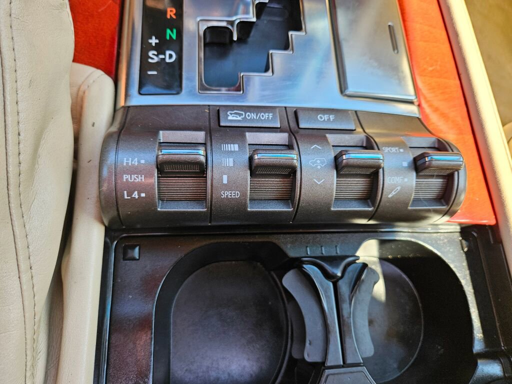 Used 2010 Lexus LX 570 4WD image 26