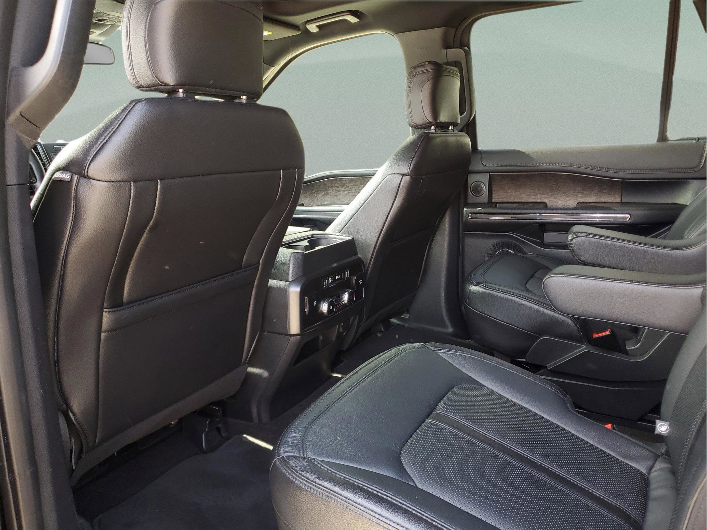 Used 2020 Ford Expedition Limited w/ Equipment Group 301A image 7