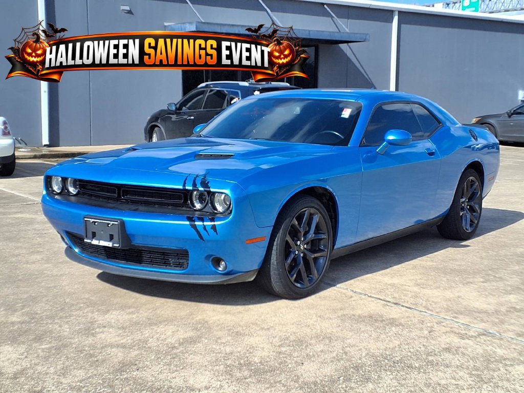 Used 2023 Dodge Challenger SXT w/ Plus Package RWD image 3