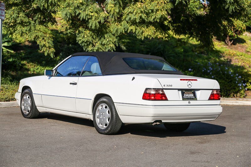 Used 1995 Mercedes-Benz E 320 Convertible image 36