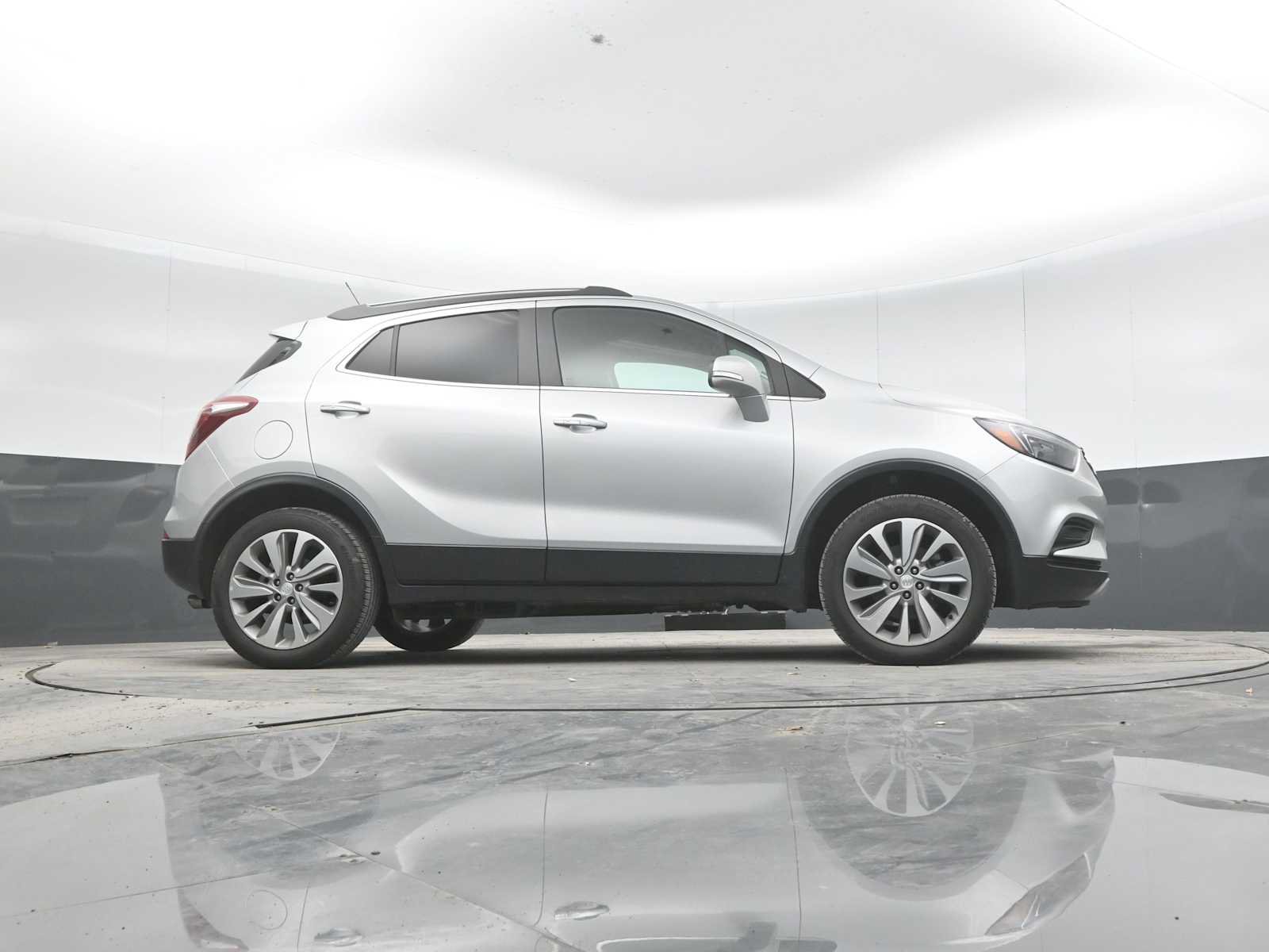 Used 2018 Buick Encore Preferred AWD/4WD image 30