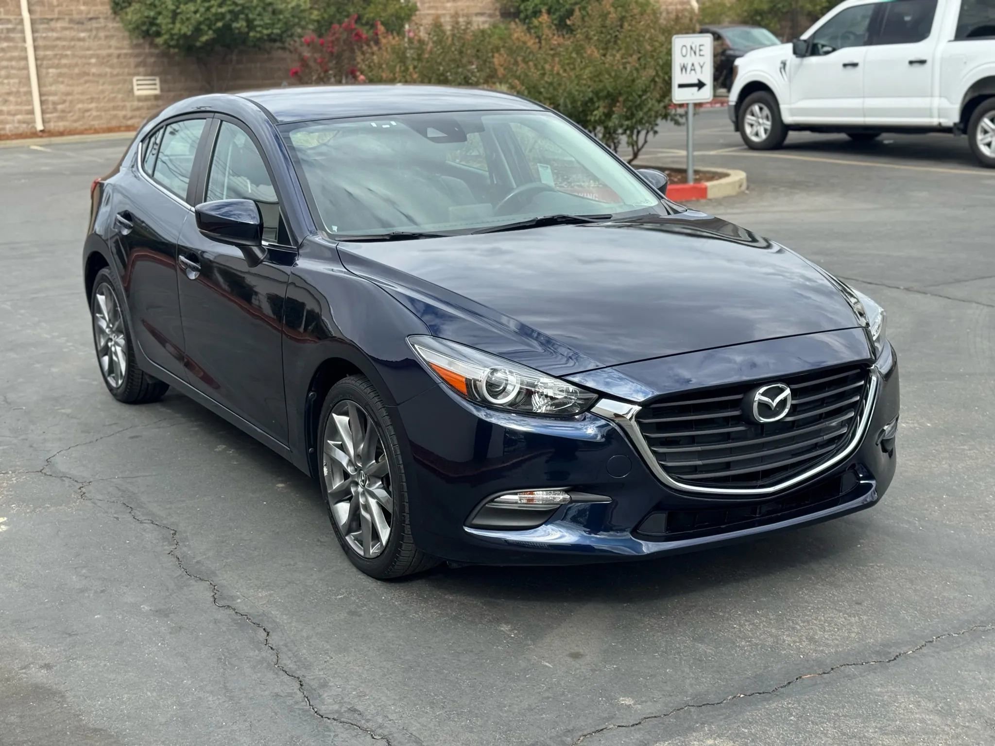 Used 2018 MAZDA MAZDA3 Touring image 8