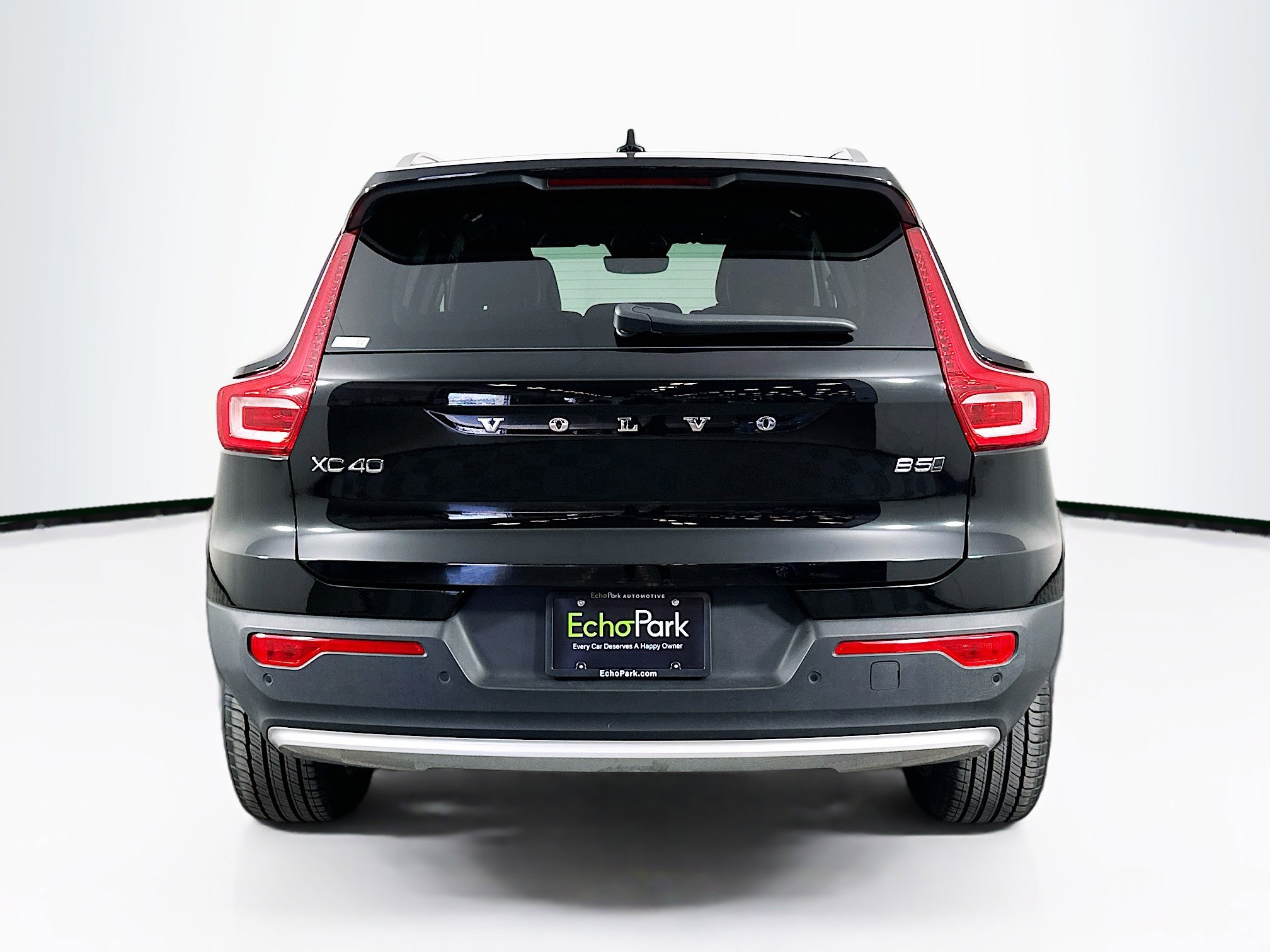 Used 2025 Volvo XC40 B5 Core image 7