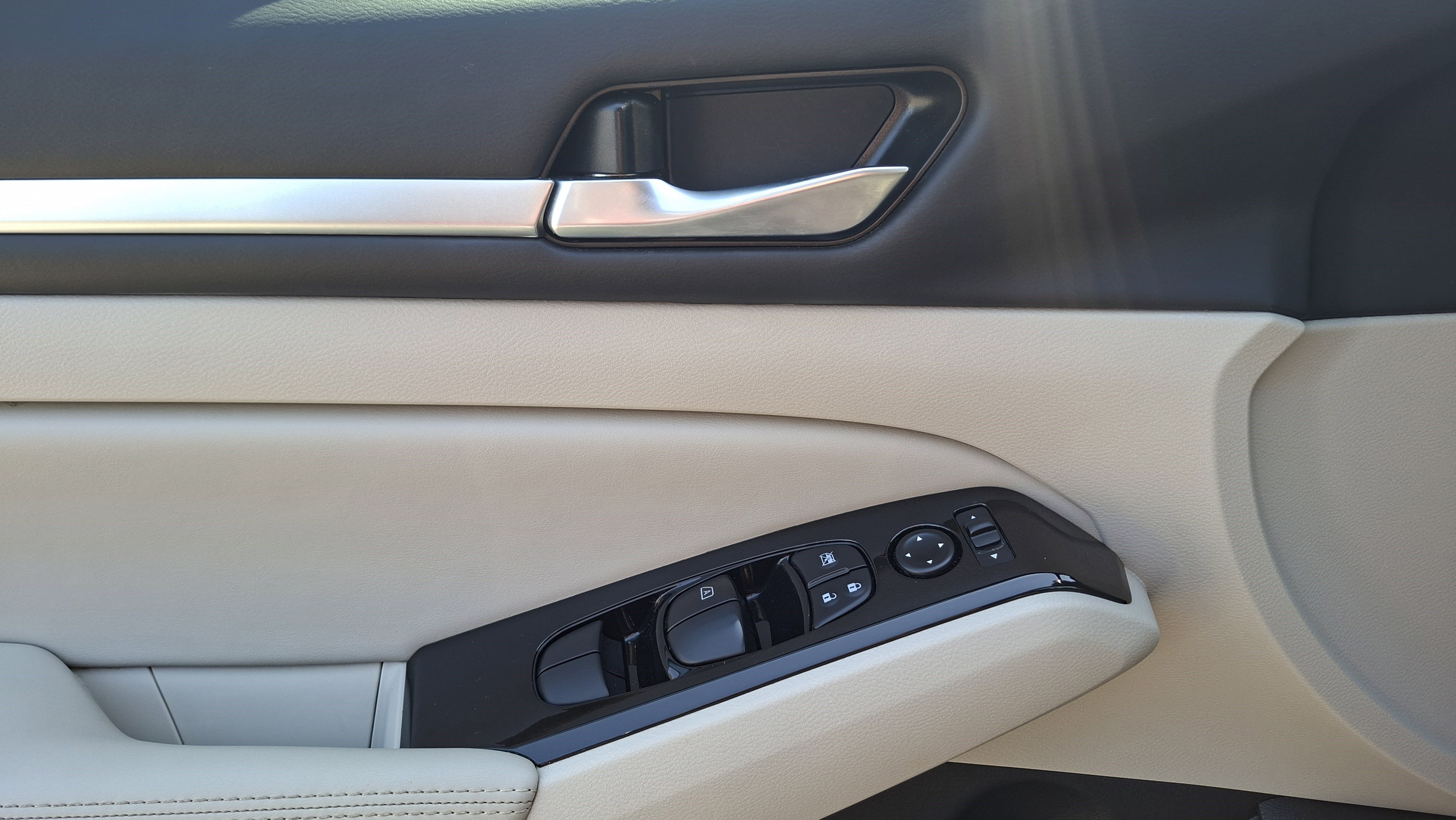 Used 2024 Nissan Altima 2.5 SL FWD image 17