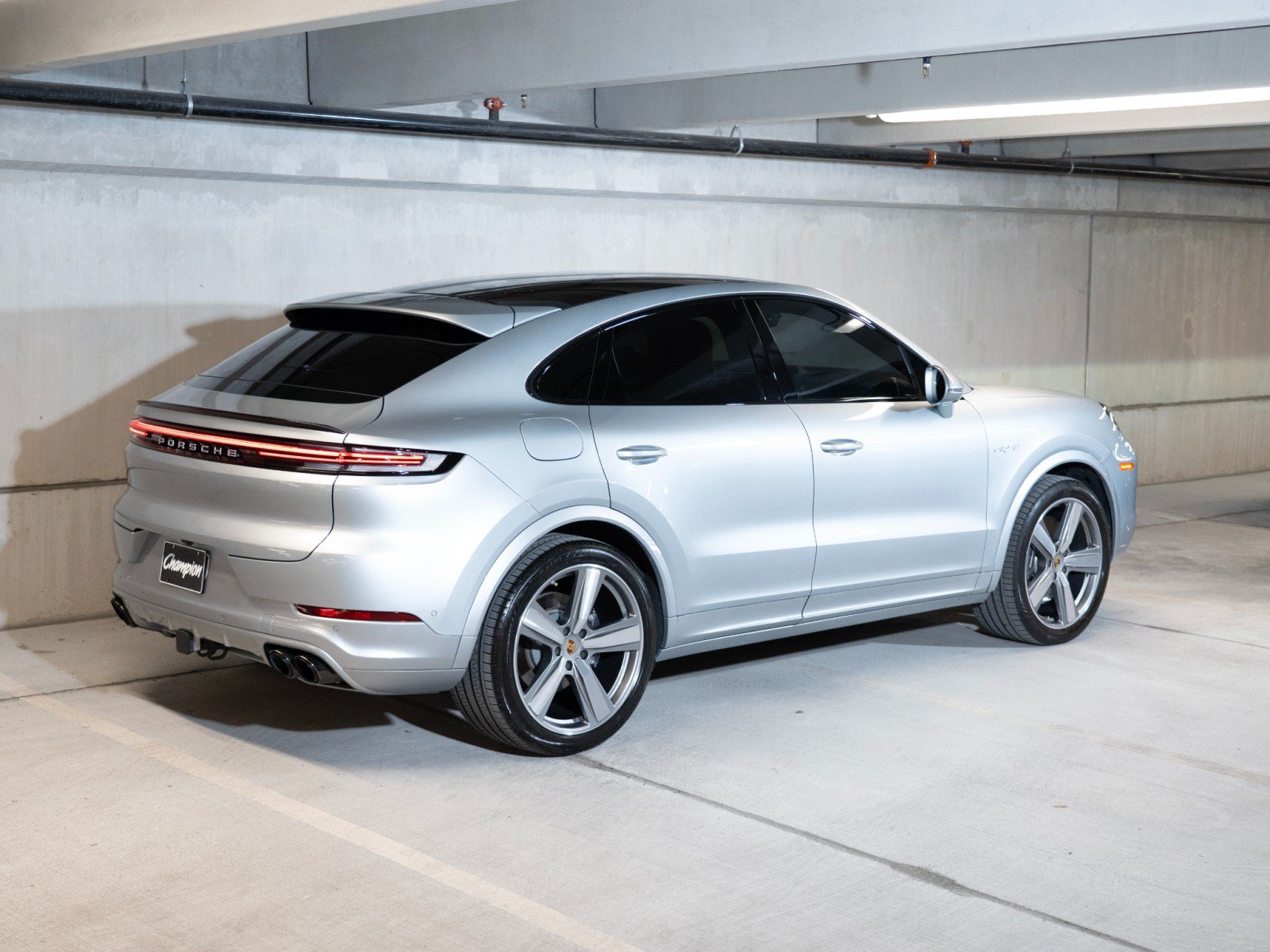 Certified 2024 Porsche Cayenne GTS AWD/4WD image 9