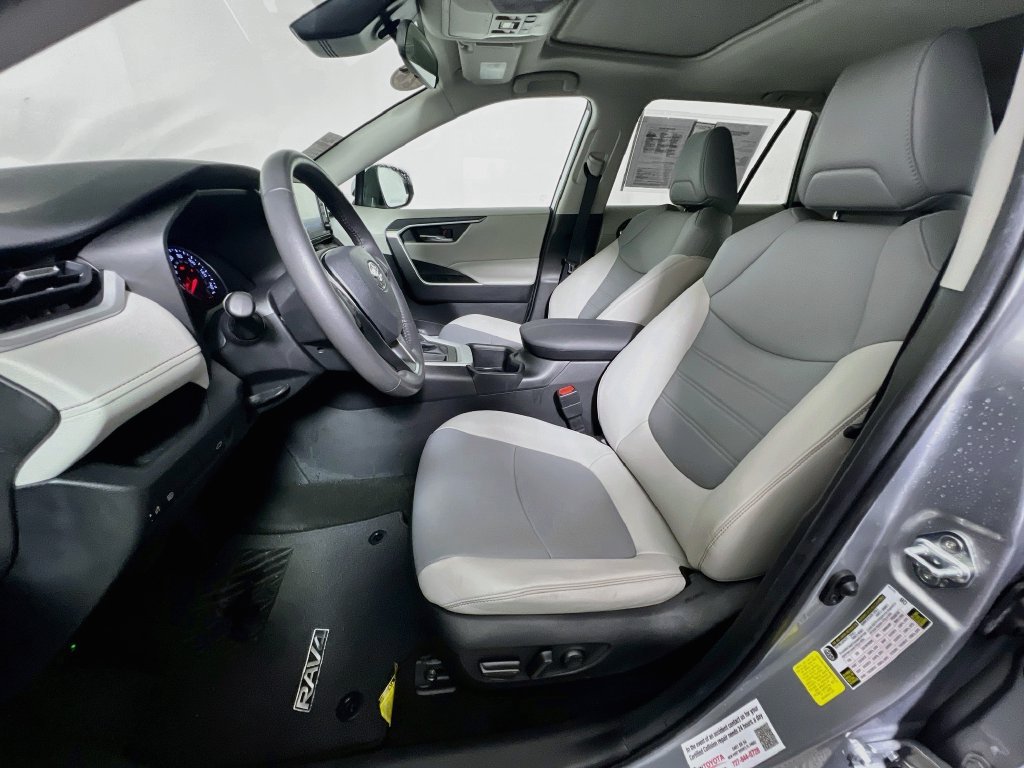 Used 2022 Toyota RAV4 XLE Premium FWD image 12