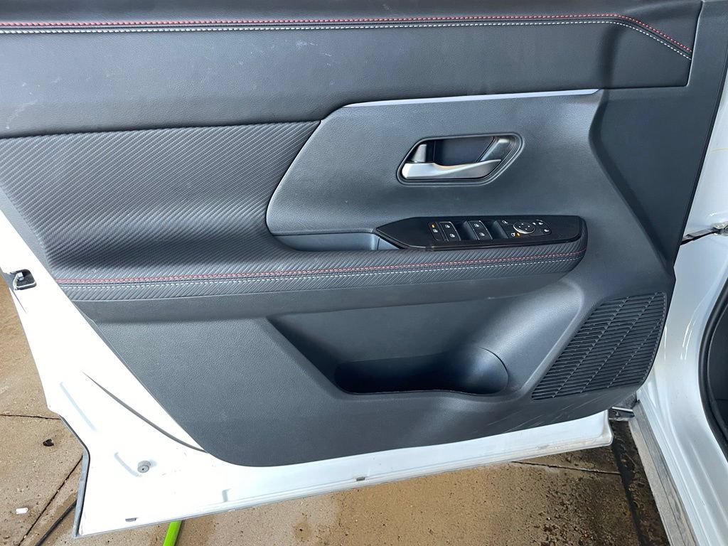 Certified 2026 Nissan Kicks SR FWD image 9
