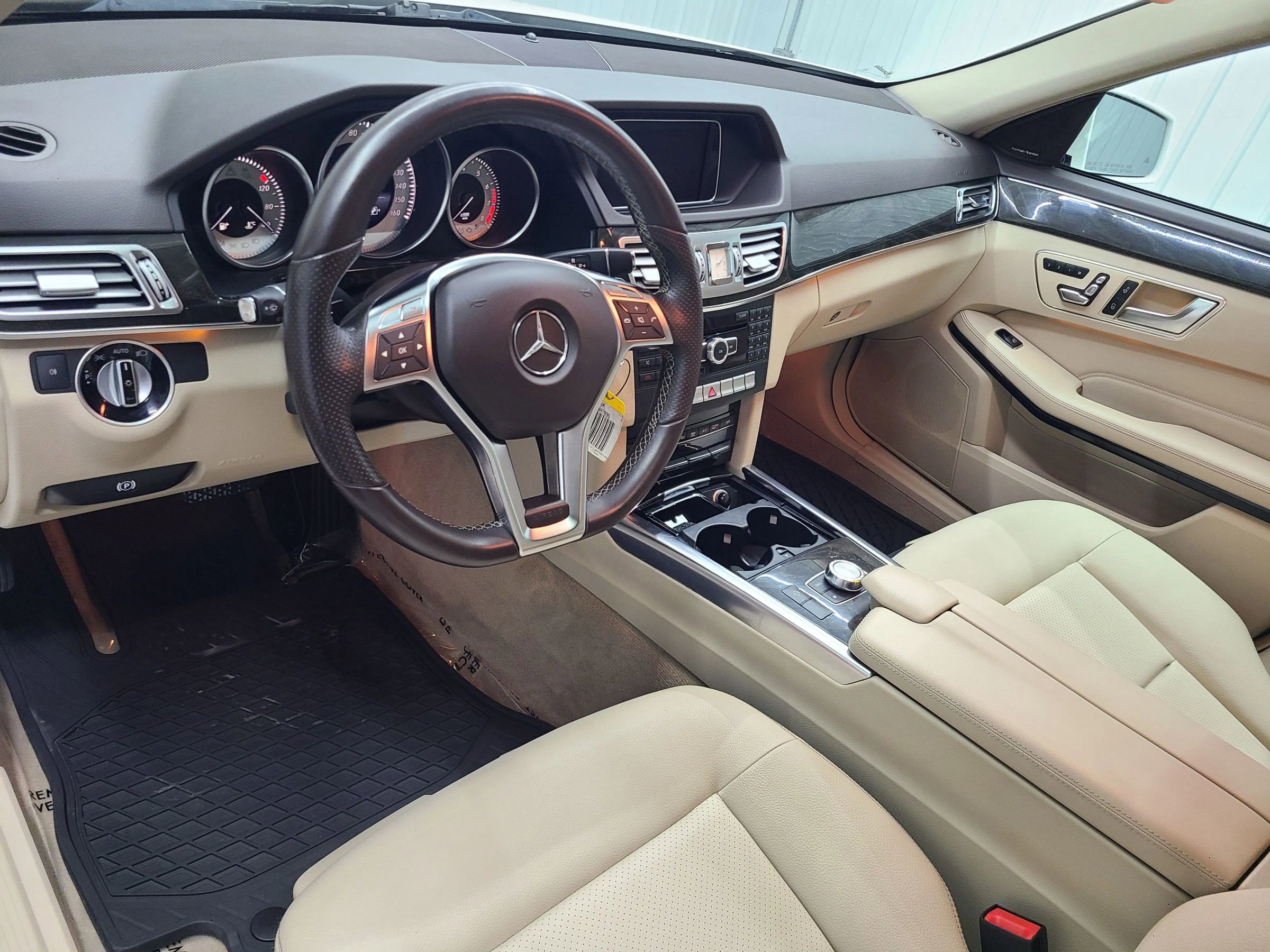 Used 2014 Mercedes-Benz E 350 Sedan image 23