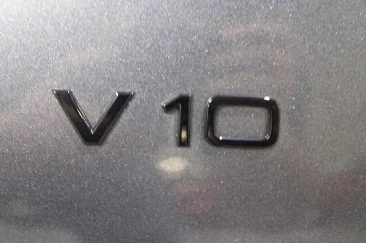 Used 2017 Audi R8 V10 w/ Carbon Exterior Package image 23