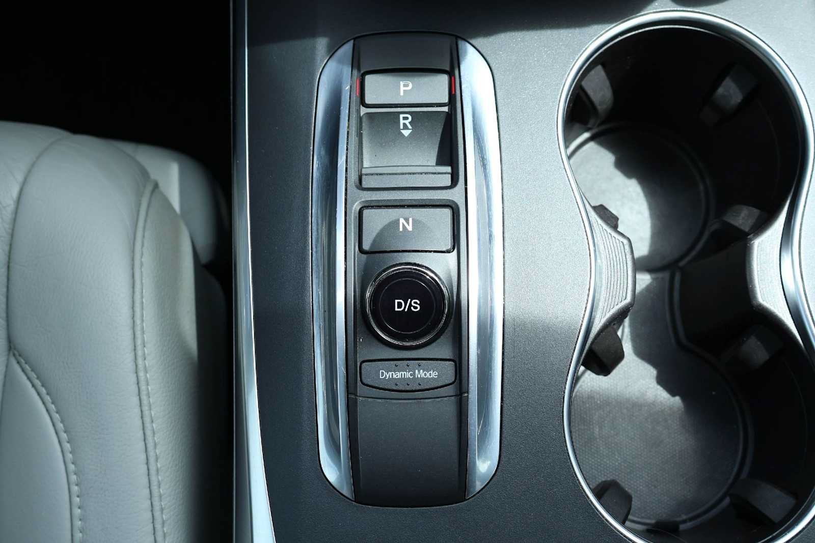 Certified 2018 Acura MDX FWD image 17