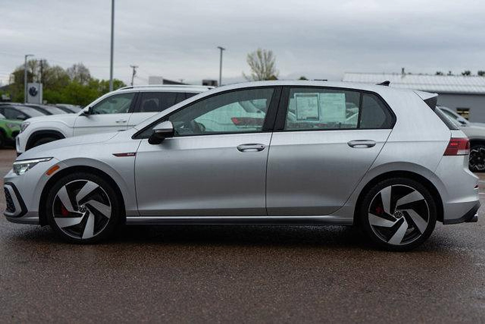 Certified 2023 Volkswagen GTI SE FWD image 3