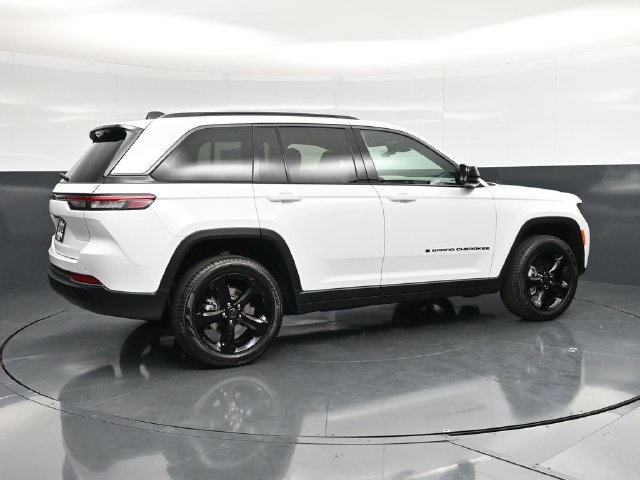 New 2027 Jeep Grand Cherokee Limited w/ Limited Altitude Package AWD/4WD image 2