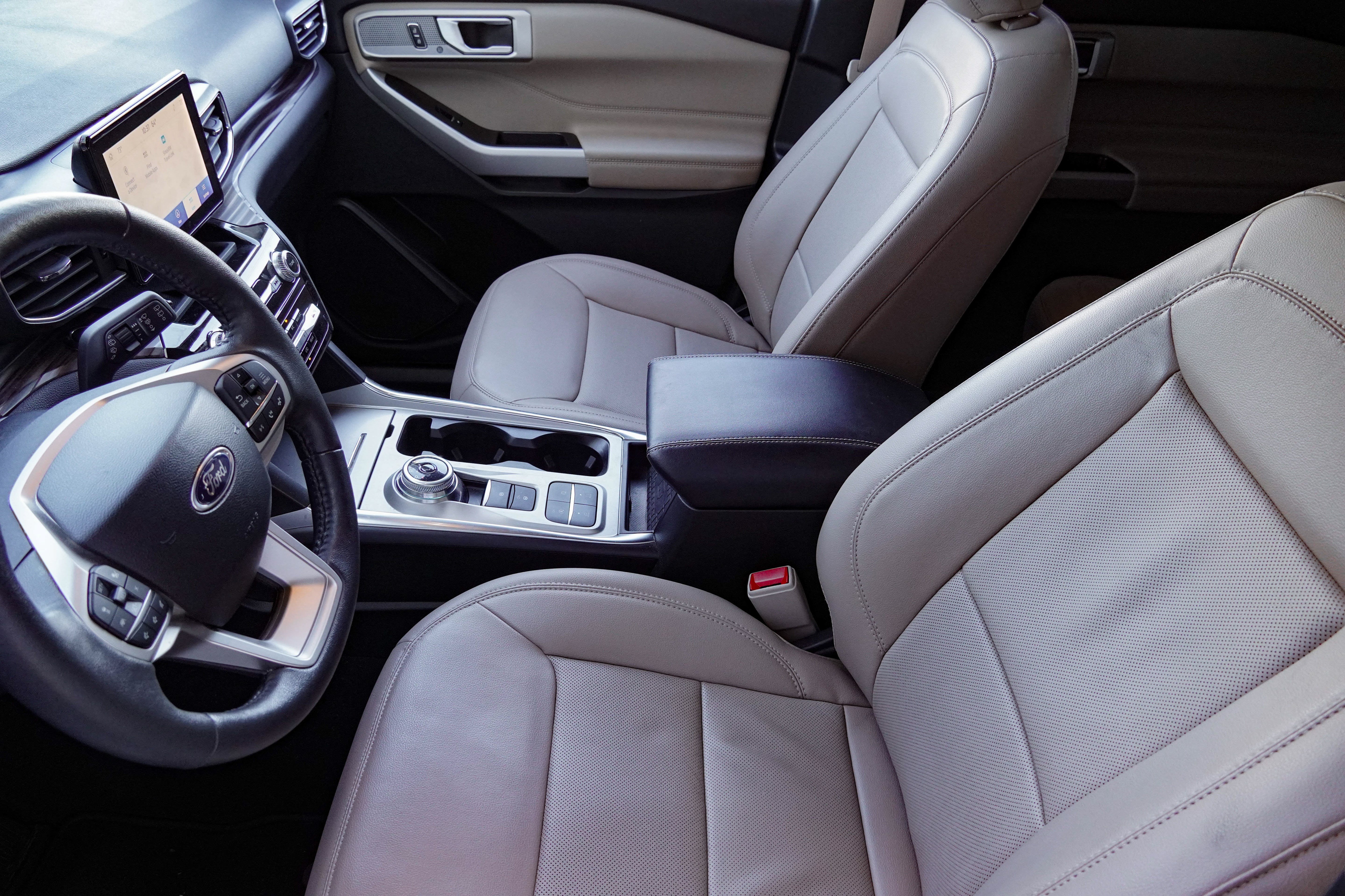 Used 2024 Ford Explorer Limited RWD image 11