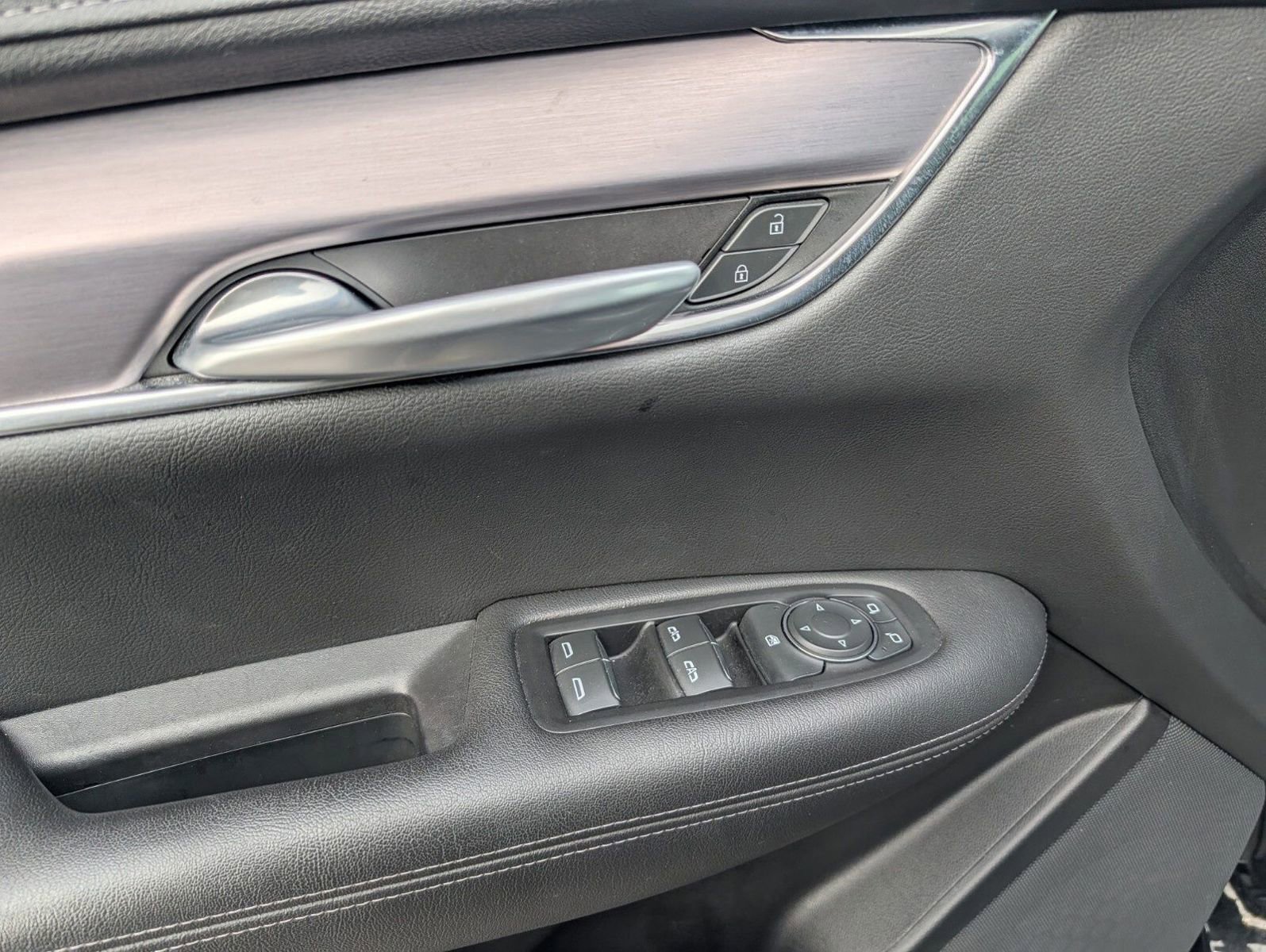 Used 2023 Cadillac XT5 Luxury image 32