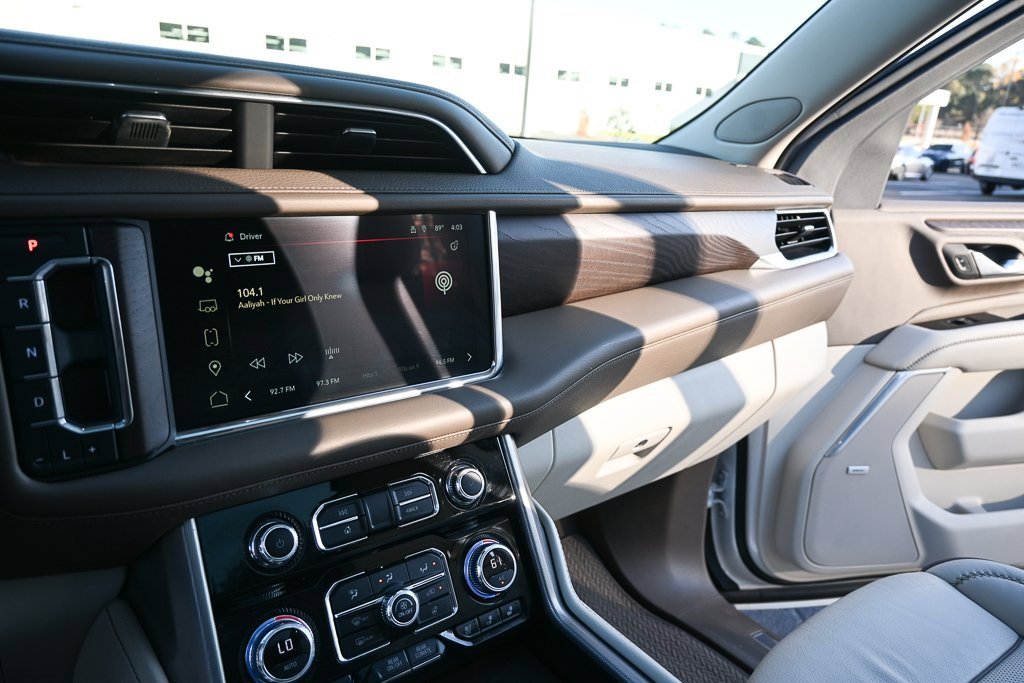 Used 2023 GMC Yukon Denali w/ Denali Reserve Package image 13