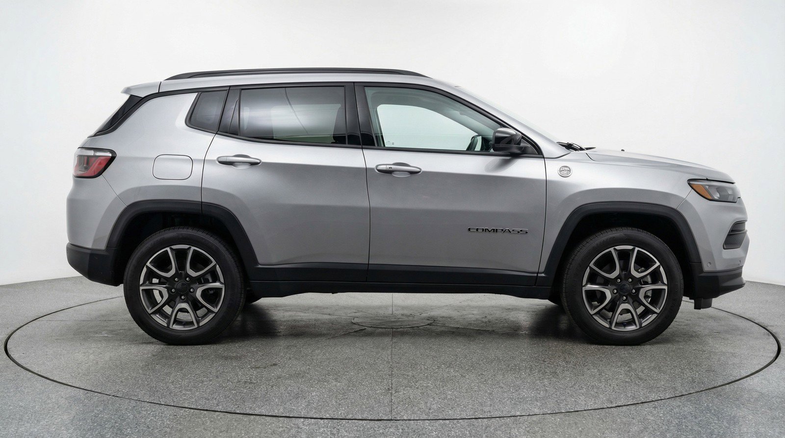 Used 2025 Jeep Compass Trailhawk image 11