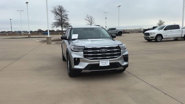 Used 2025 Ford Explorer Active w/ Active Comfort Package image 8