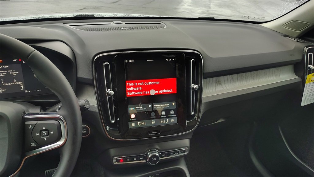 New 2026 Volvo XC40 B5 Plus w/ Climate Package image 19