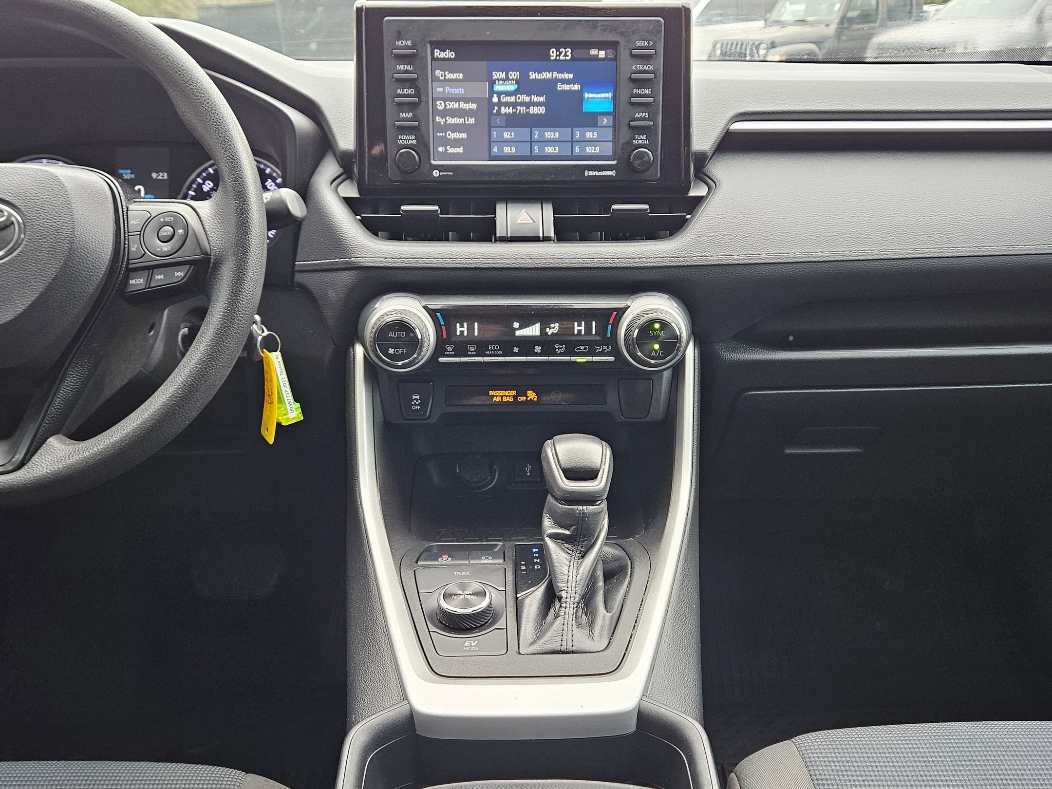 Used 2021 Toyota RAV4 LE image 10