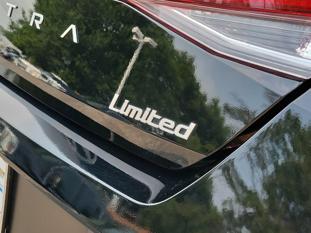 Used 2025 Hyundai Elantra Limited FWD image 8