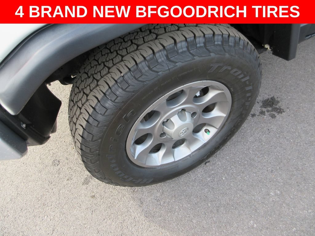 Used 2011 Toyota FJ Cruiser 4WD w/ Convenience Pkg image 2