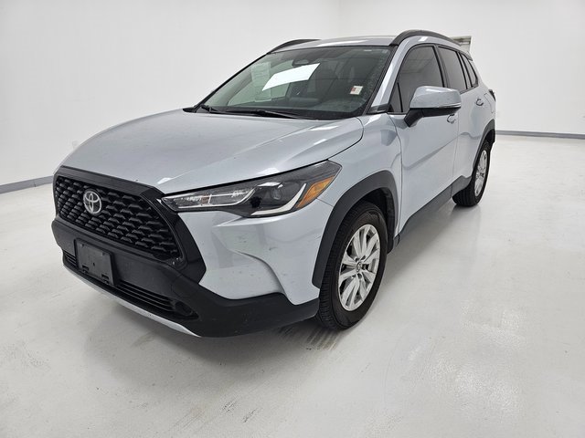 Used 2023 Toyota Corolla Cross LE image 3