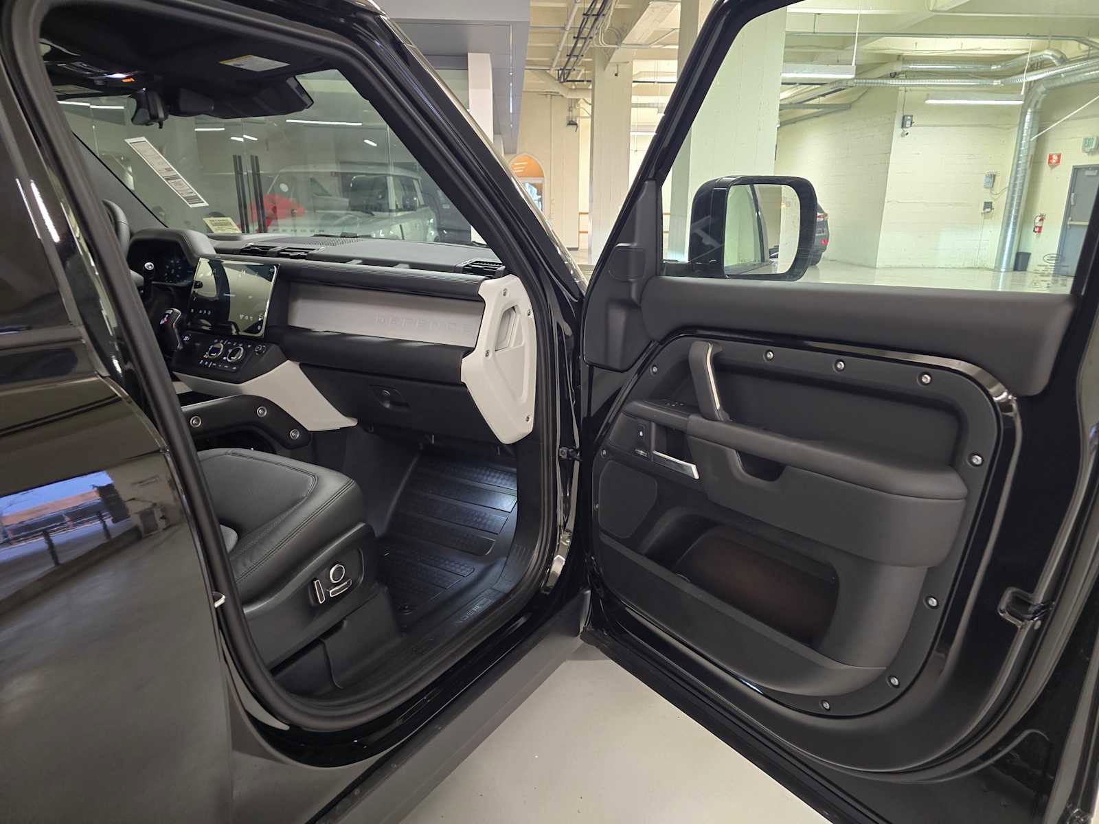 New 2026 Land Rover Defender 130 X-Dynamic SE image 12