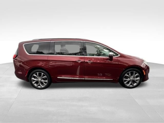 Used 2019 Chrysler Pacifica Limited w/ Tire & Wheel Group FWD image 10