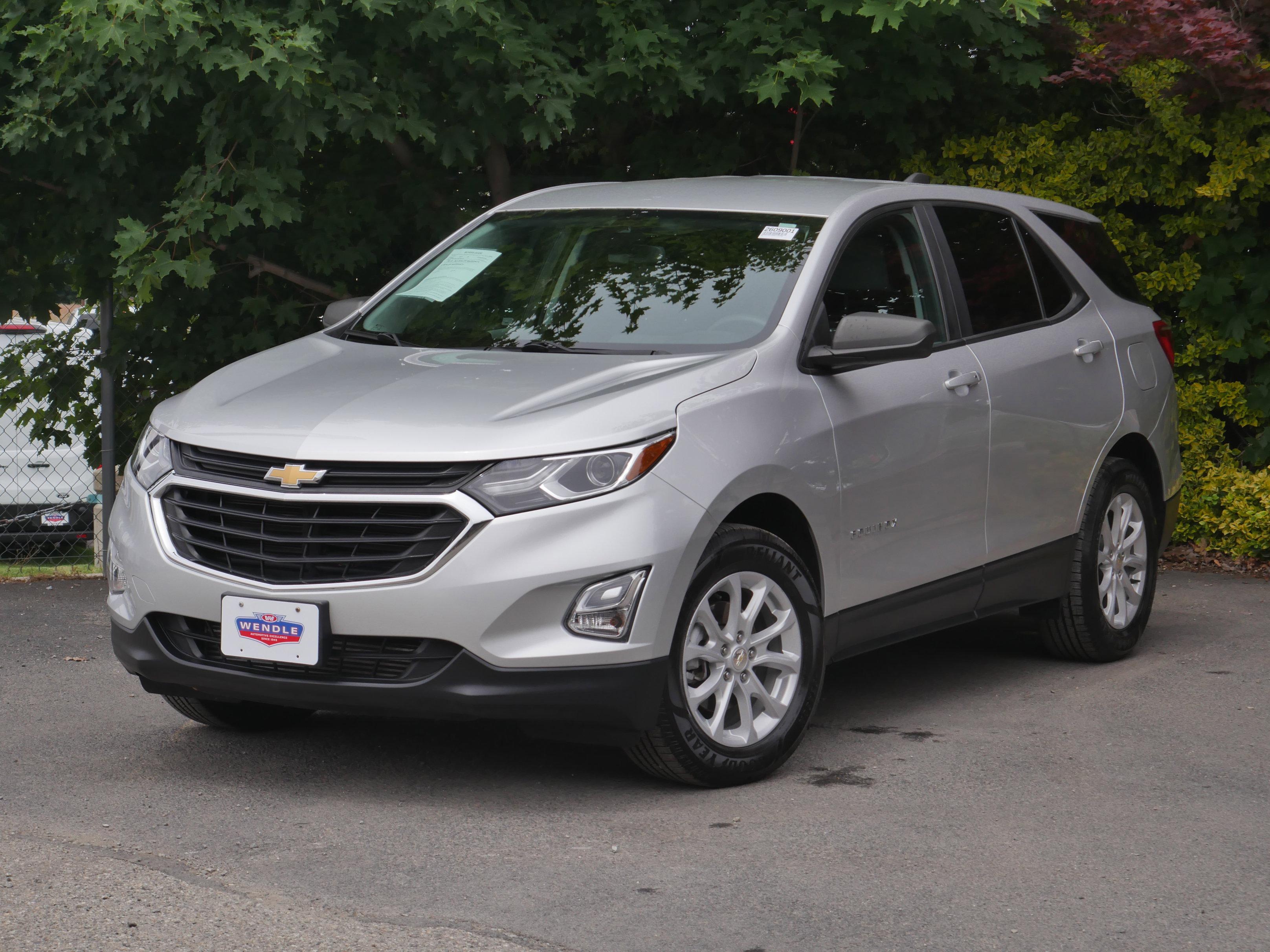 Used 2021 Chevrolet Equinox LS w/ LS Convenience Package AWD/4WD image 2