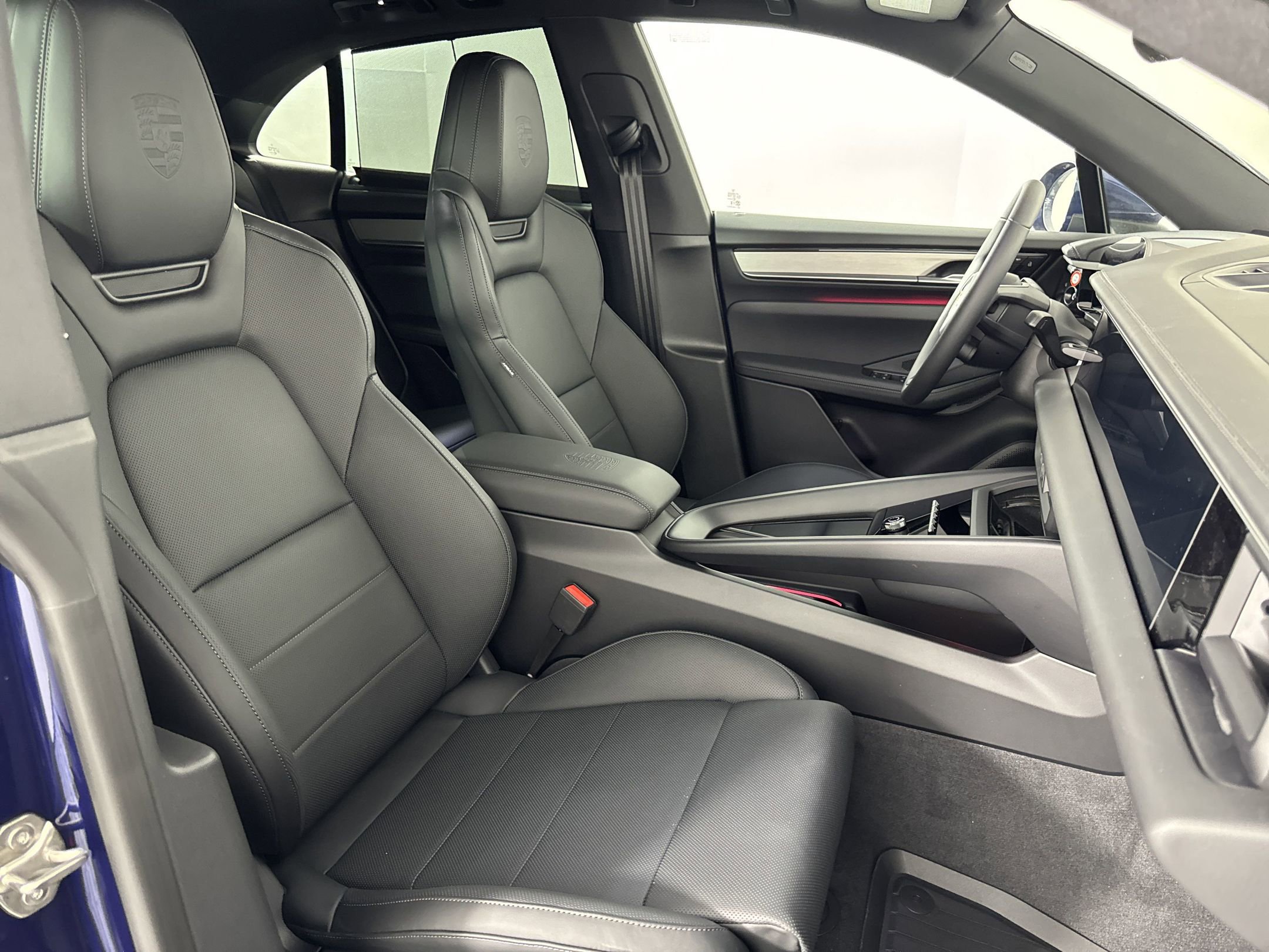 Used 2025 Porsche Macan 4S Electric image 30