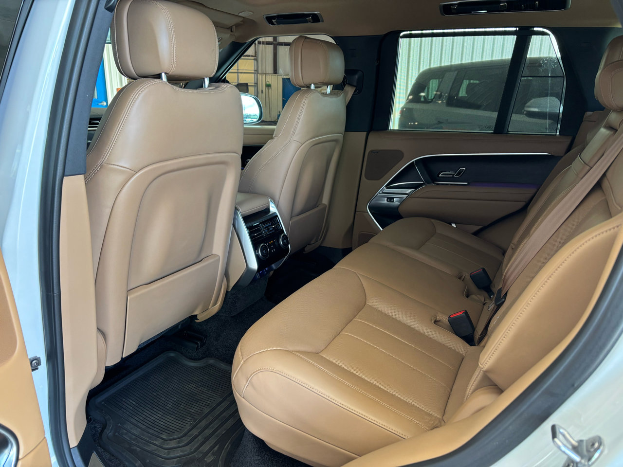 Used 2023 Land Rover Range Rover SE image 23