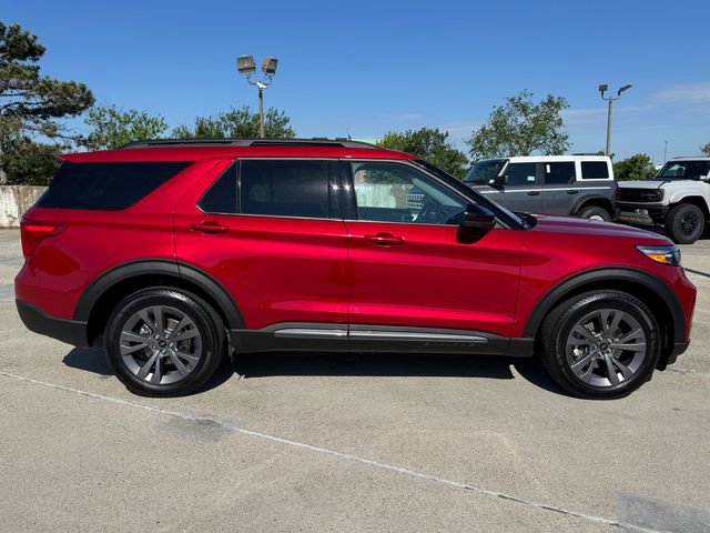 Used 2023 Ford Explorer XLT w/ Equipment Group 202A AWD/4WD image 4