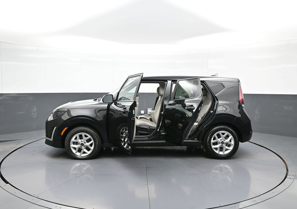 Certified 2025 Kia Soul LX w/ LX Technology Package image 42