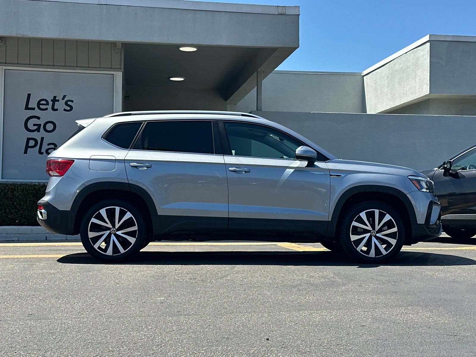 Used 2024 Volkswagen Taos SE FWD image 6