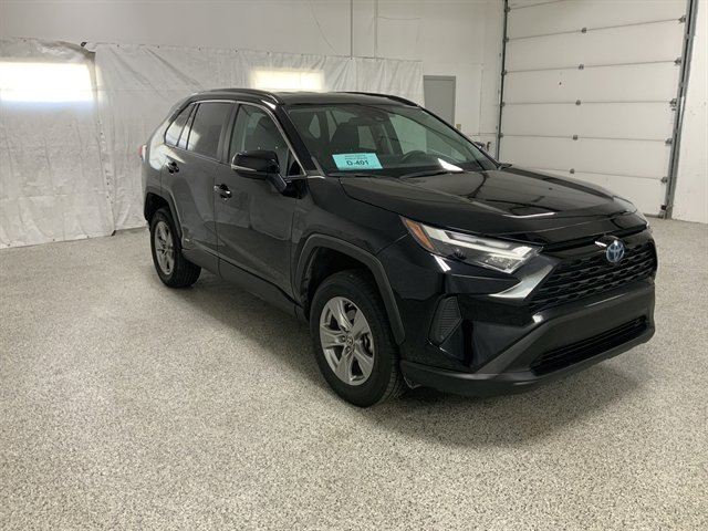 Used 2024 Toyota RAV4 LE AWD/4WD image 4