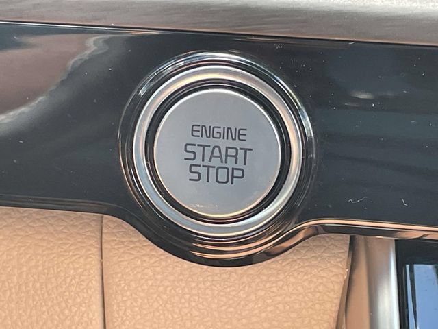 Used 2024 Kia Carnival EX FWD image 27