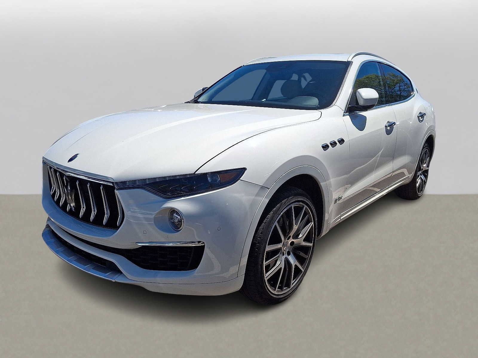 Used 2020 Maserati Levante GranLusso AWD/4WD image 1