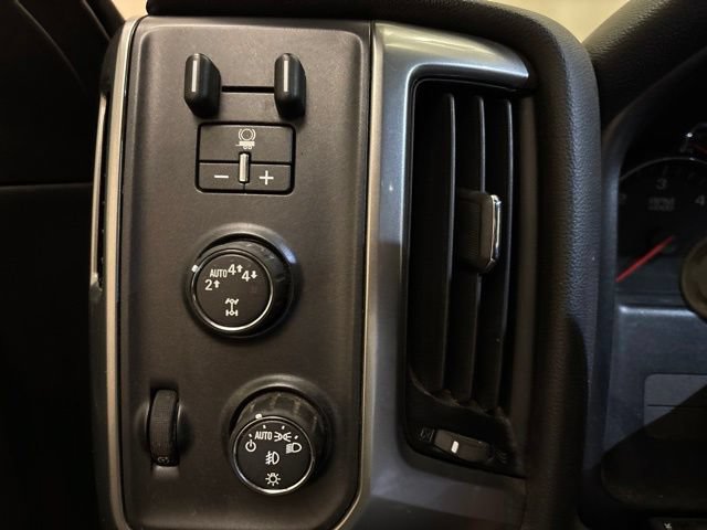 Used 2018 Chevrolet Silverado 1500 LT w/ All Star Edition AWD/4WD image 13