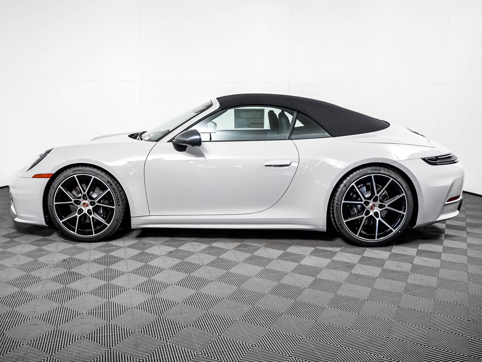 New 2026 Porsche 911 Carrera T RWD image 2