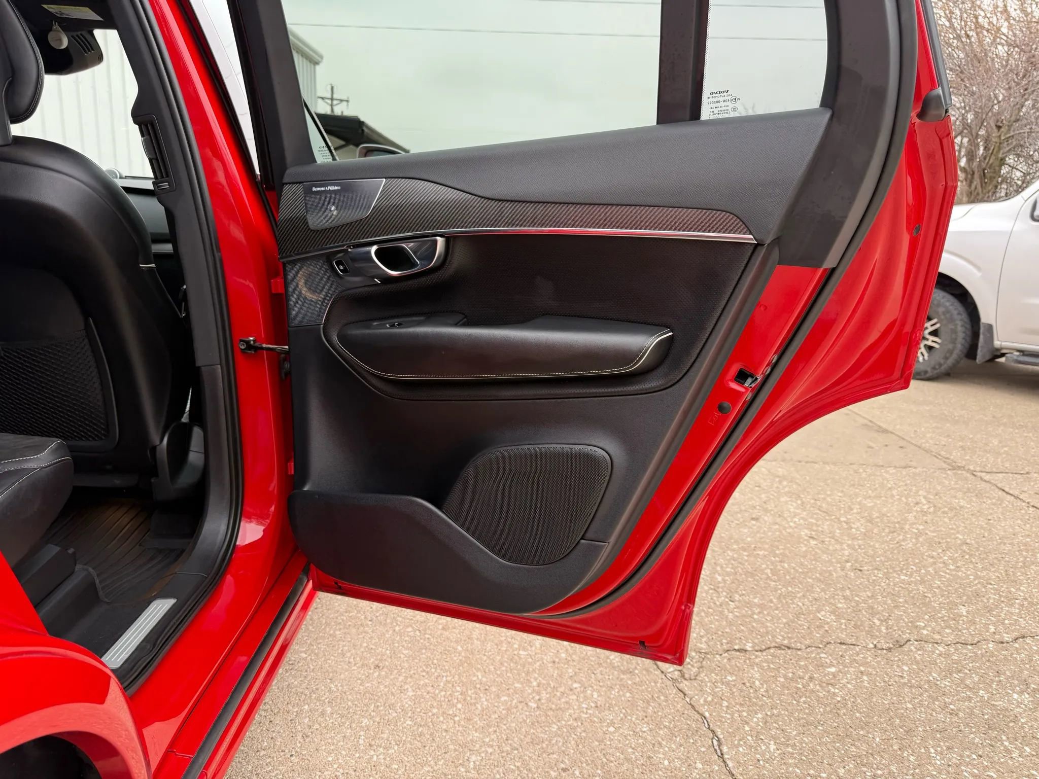 Used 2017 Volvo XC90 T6 R-Design w/ Vision Package image 10